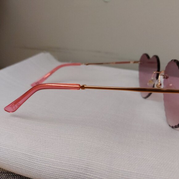 Foster Grant Pink Rimless Heart Shaped Fun Sunglasses CAT 2 AH0124 Modern Cute - Picture 8 of 9